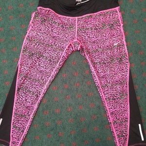NWOT Nike women's dry fit Capris
